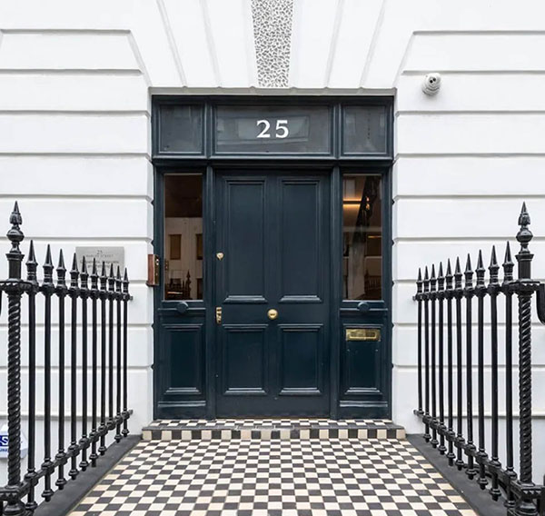 25 Harley Street clinic entrance
